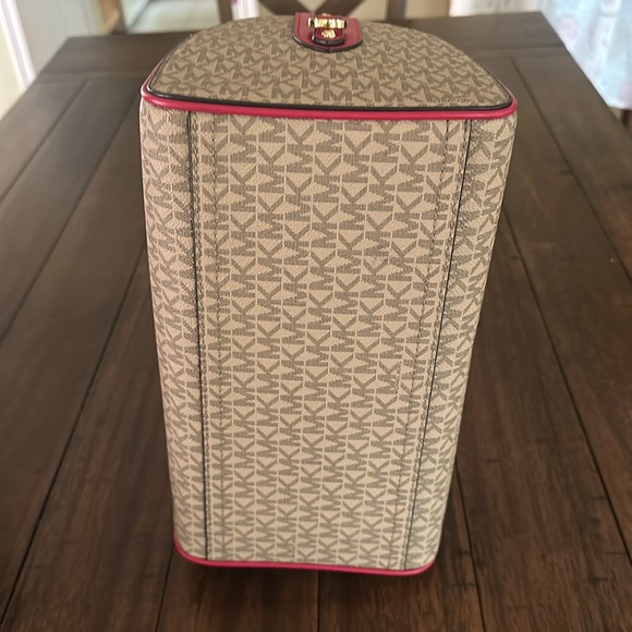 MK Carmine Pink Medium Duffle new with tag - Picture 5 of 6